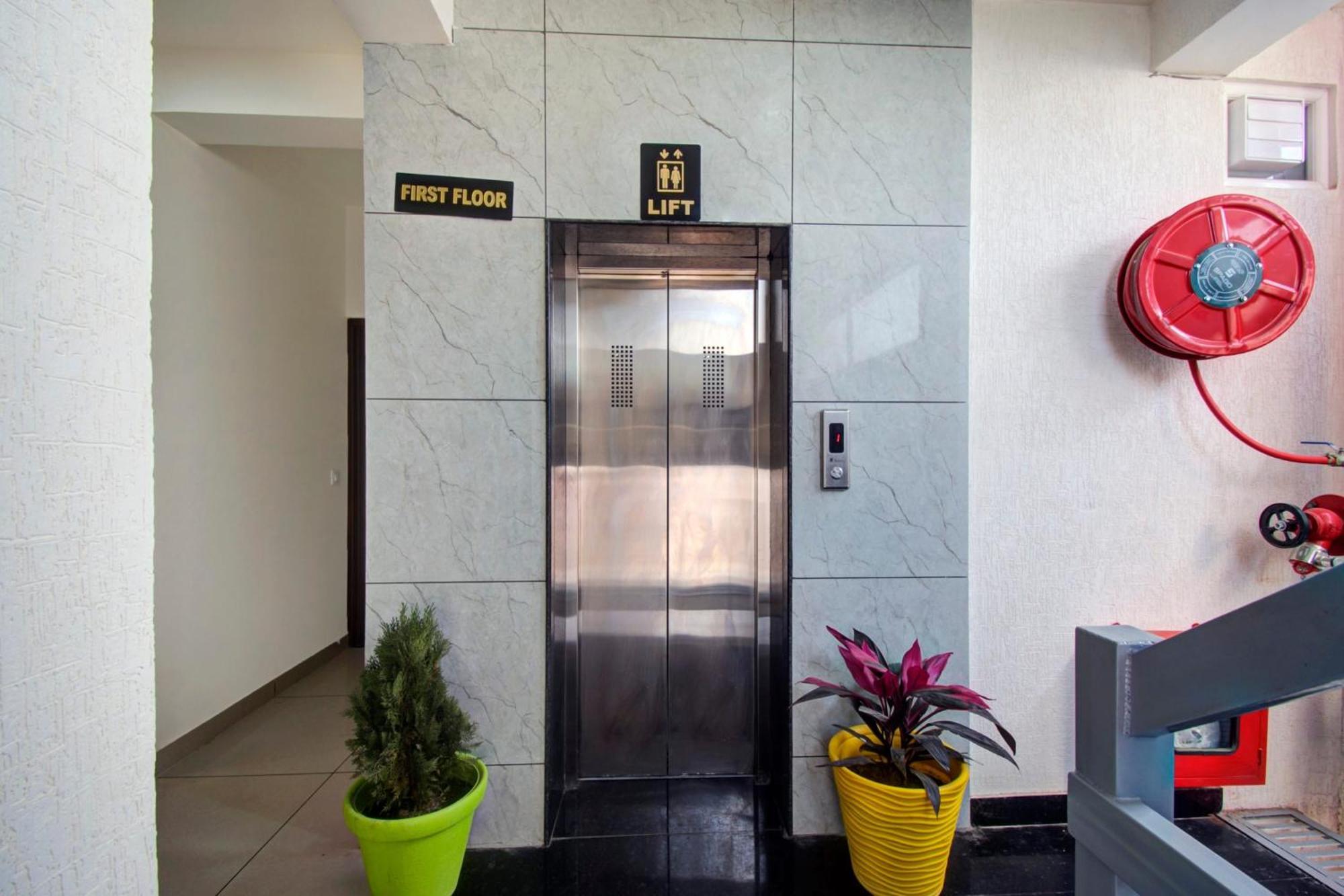 Hotel M.S Jaipur Buitenkant foto