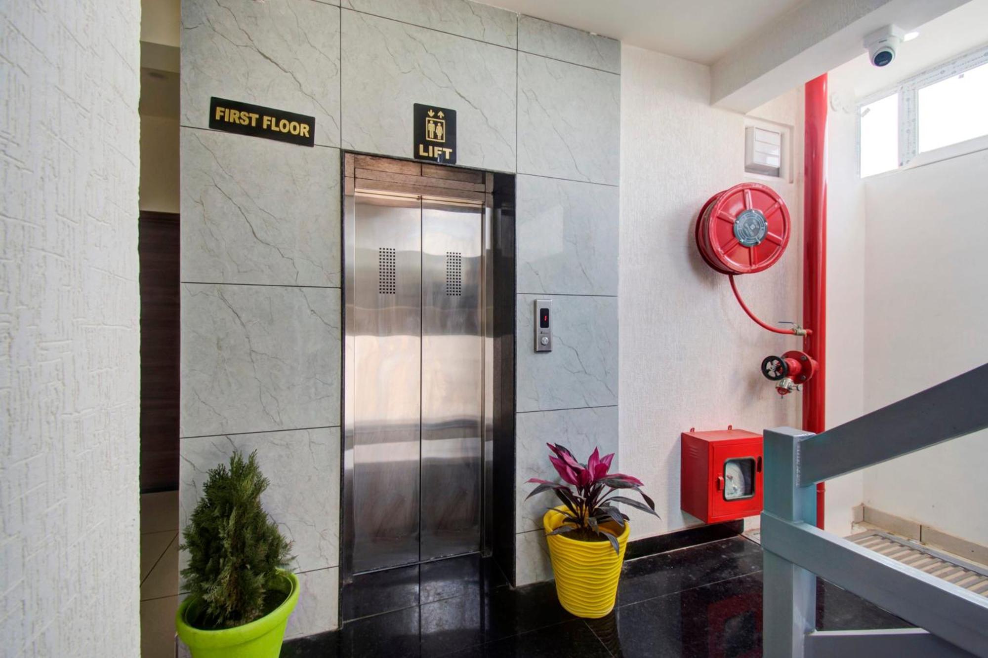 Hotel M.S Jaipur Buitenkant foto