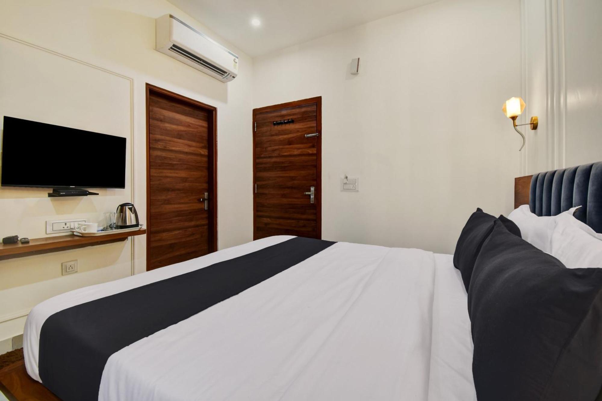 Hotel M.S Jaipur Buitenkant foto