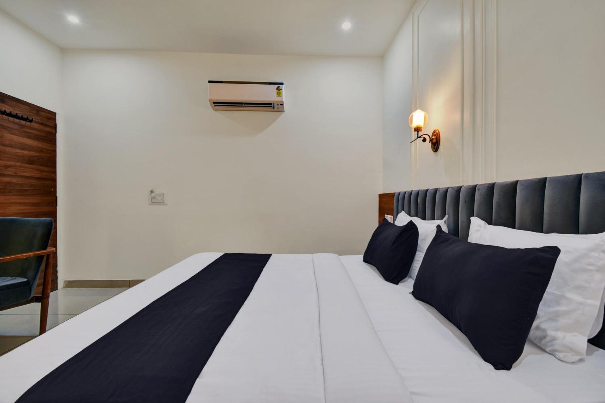 Hotel M.S Jaipur Buitenkant foto