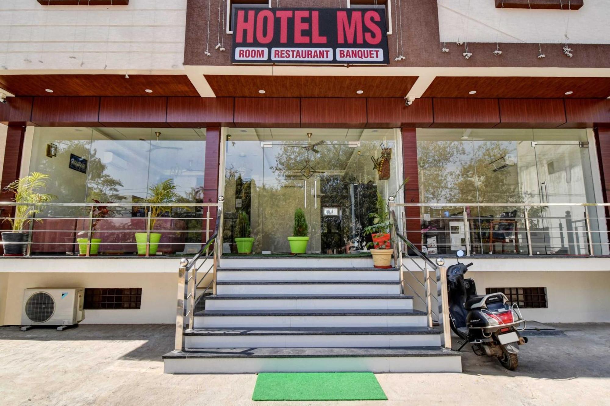 Hotel M.S Jaipur Buitenkant foto