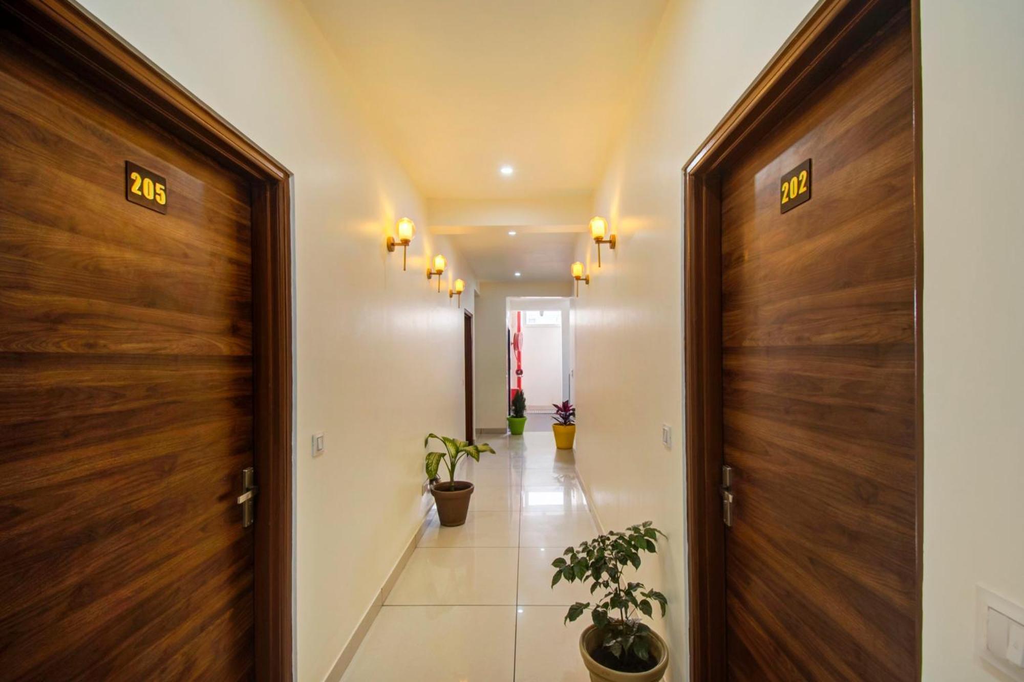 Hotel M.S Jaipur Buitenkant foto